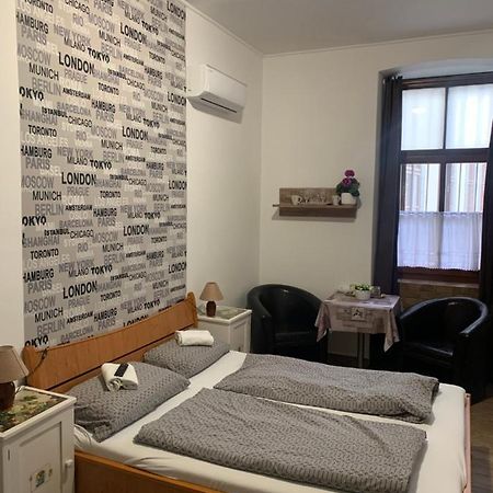 Anna Apartman Pápa Esterno foto