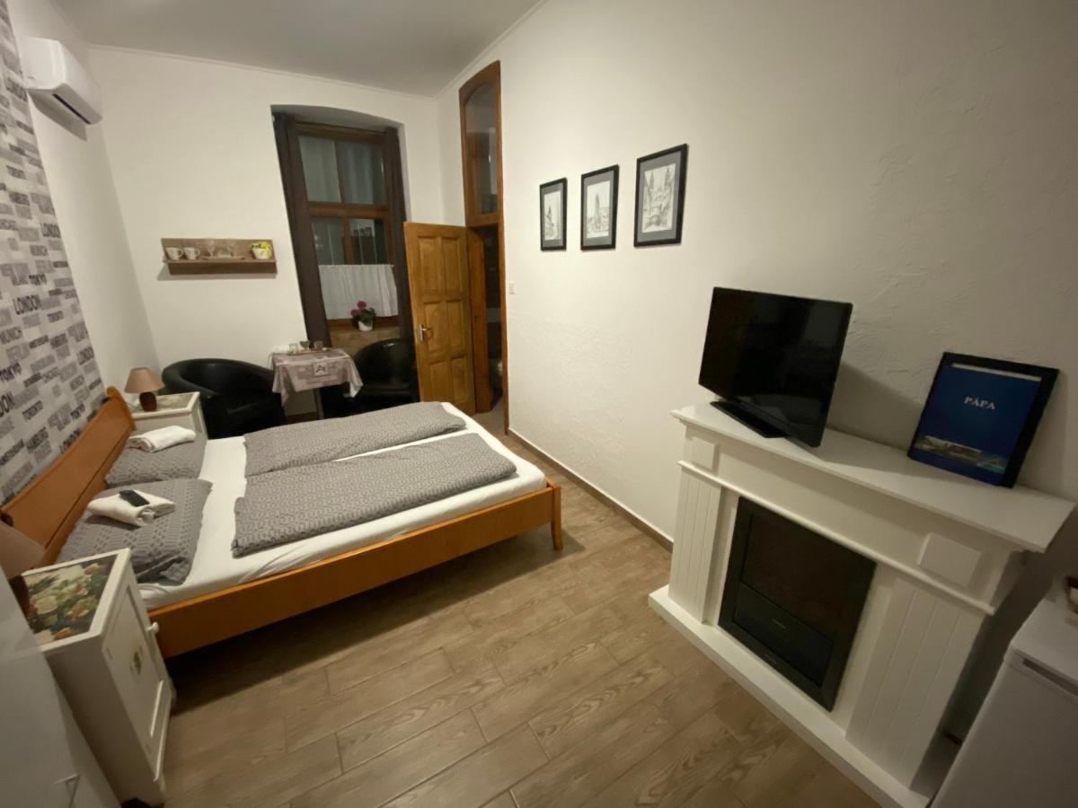 Anna Apartman Pápa Esterno foto