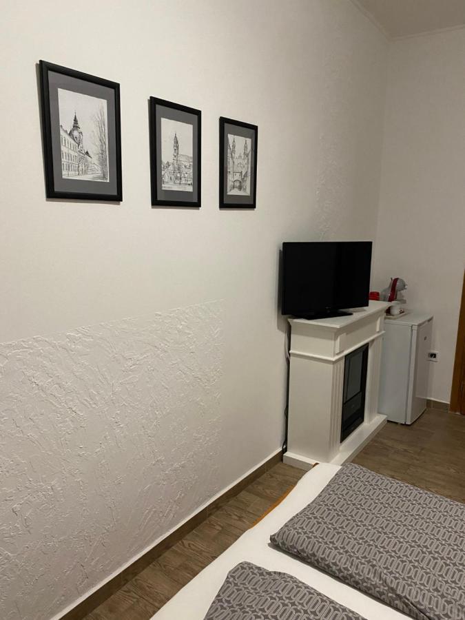 Anna Apartman Pápa Esterno foto